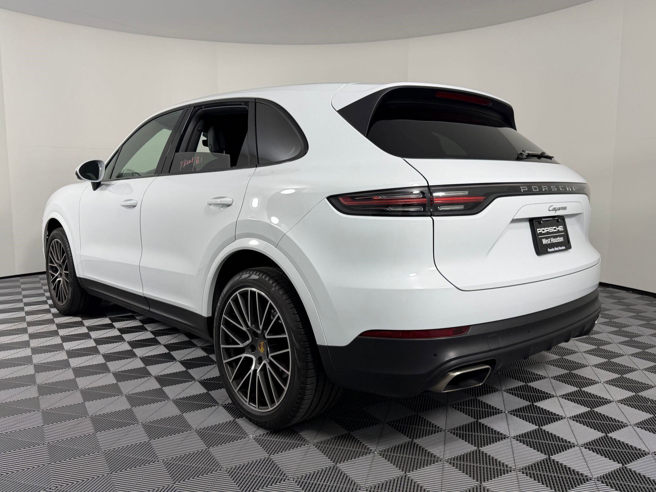 Certified 2023 Porsche Cayenne image 3