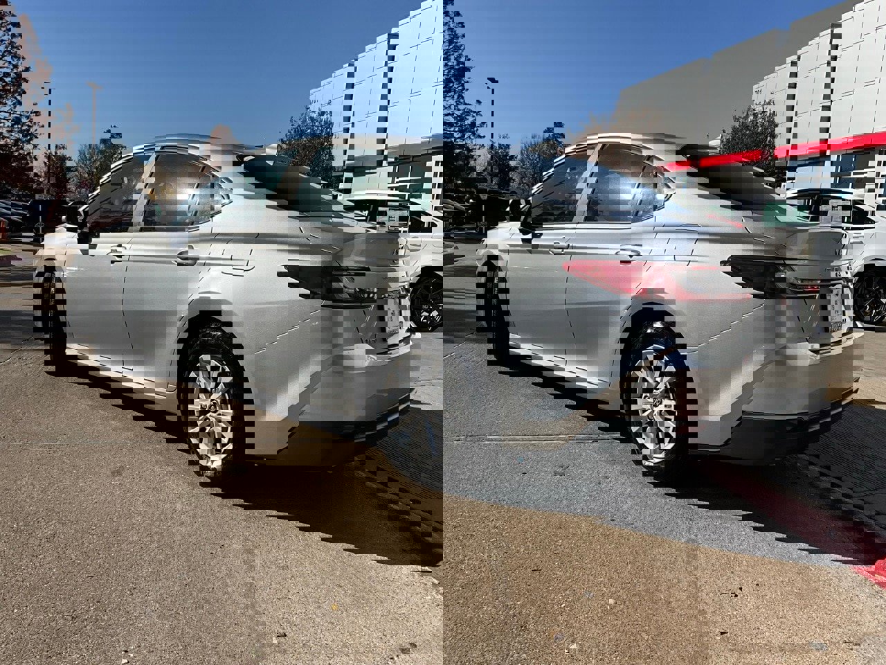 Used 2025 Toyota Camry LE image 8