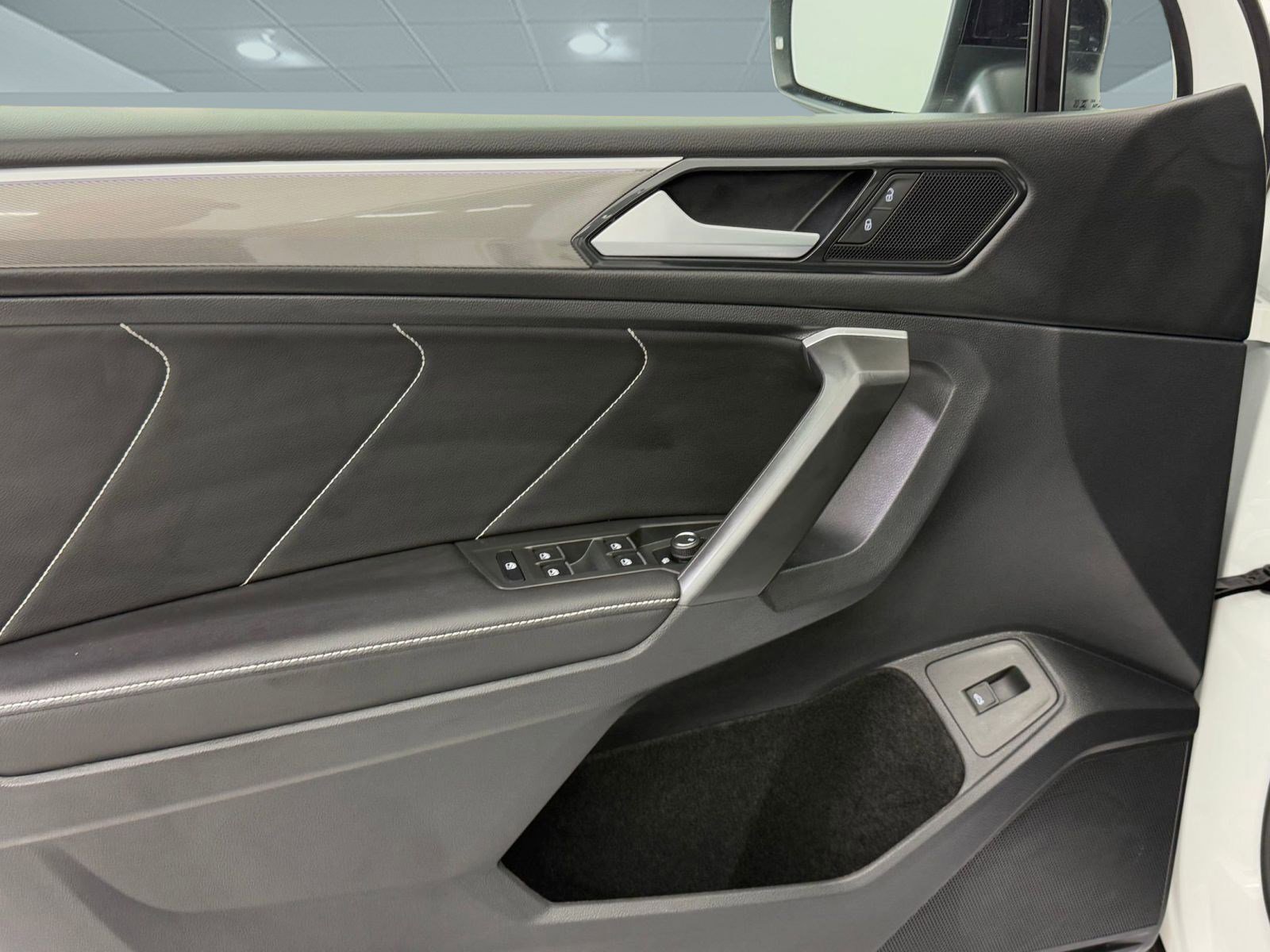 Used 2024 Volkswagen Tiguan SE R-Line image 14