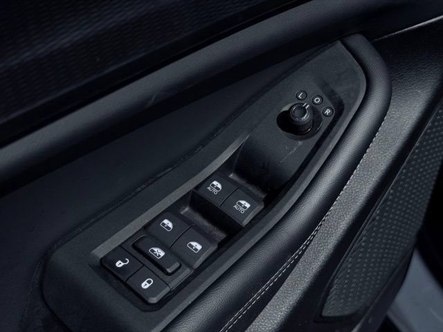 Used 2025 Jeep Grand Cherokee Altitude AWD/4WD image 13