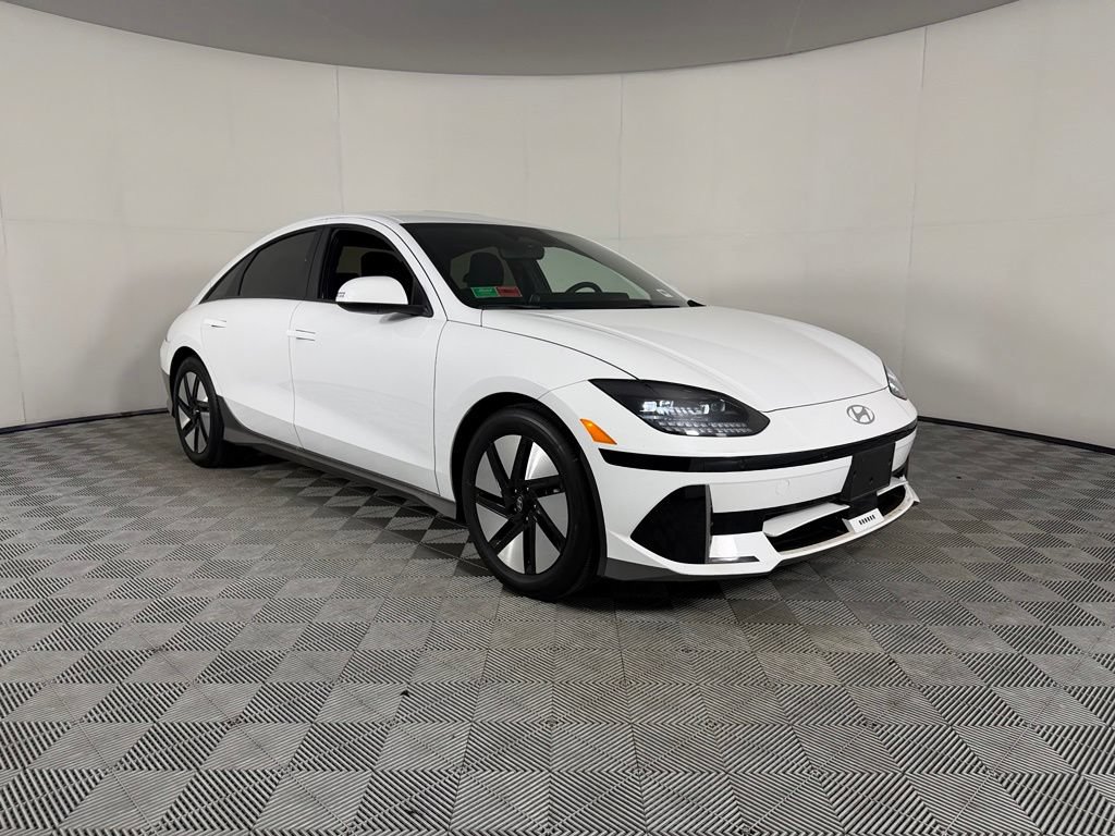 Used 2025 Hyundai Ioniq 6 SE RWD image 5