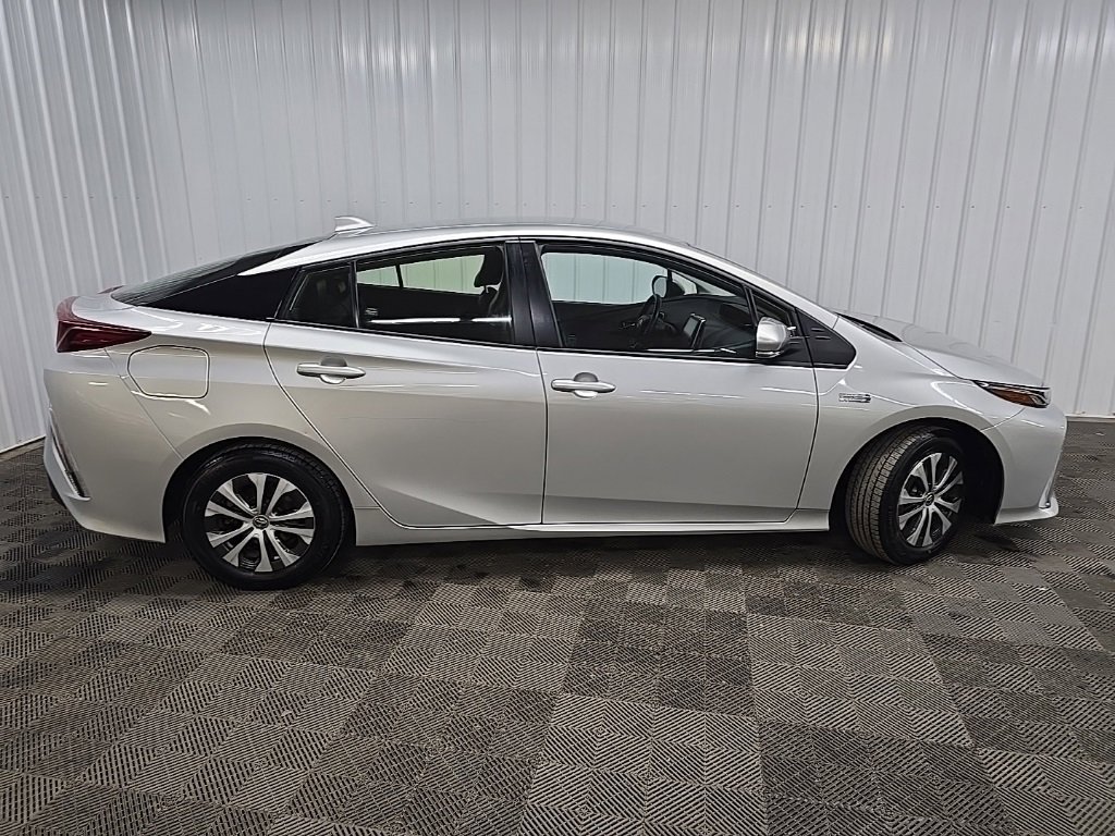 Used 2022 Toyota Prius Prime XLE image 2