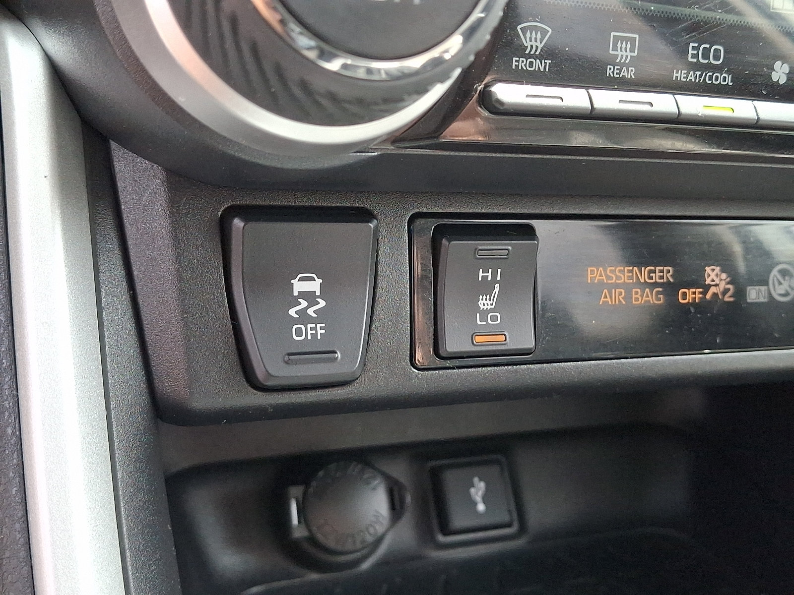 Used 2021 Toyota RAV4 XLE Premium AWD/4WD image 25