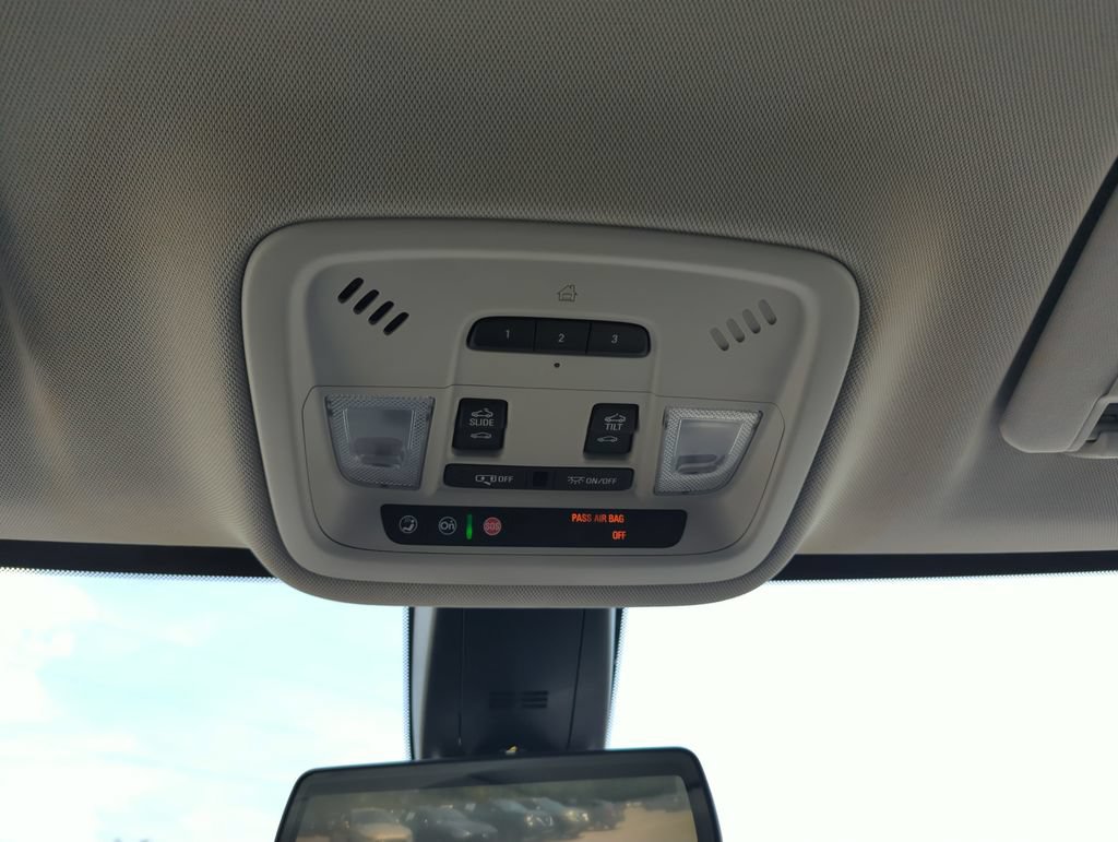 Used 2019 Chevrolet Traverse Premier w/ Driver Confidence II Package FWD image 28