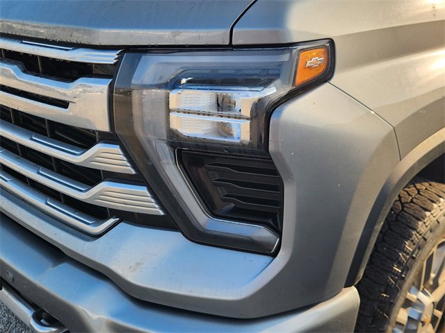 Used 2024 Chevrolet Silverado 2500 High Country w/ Technology Package image 6