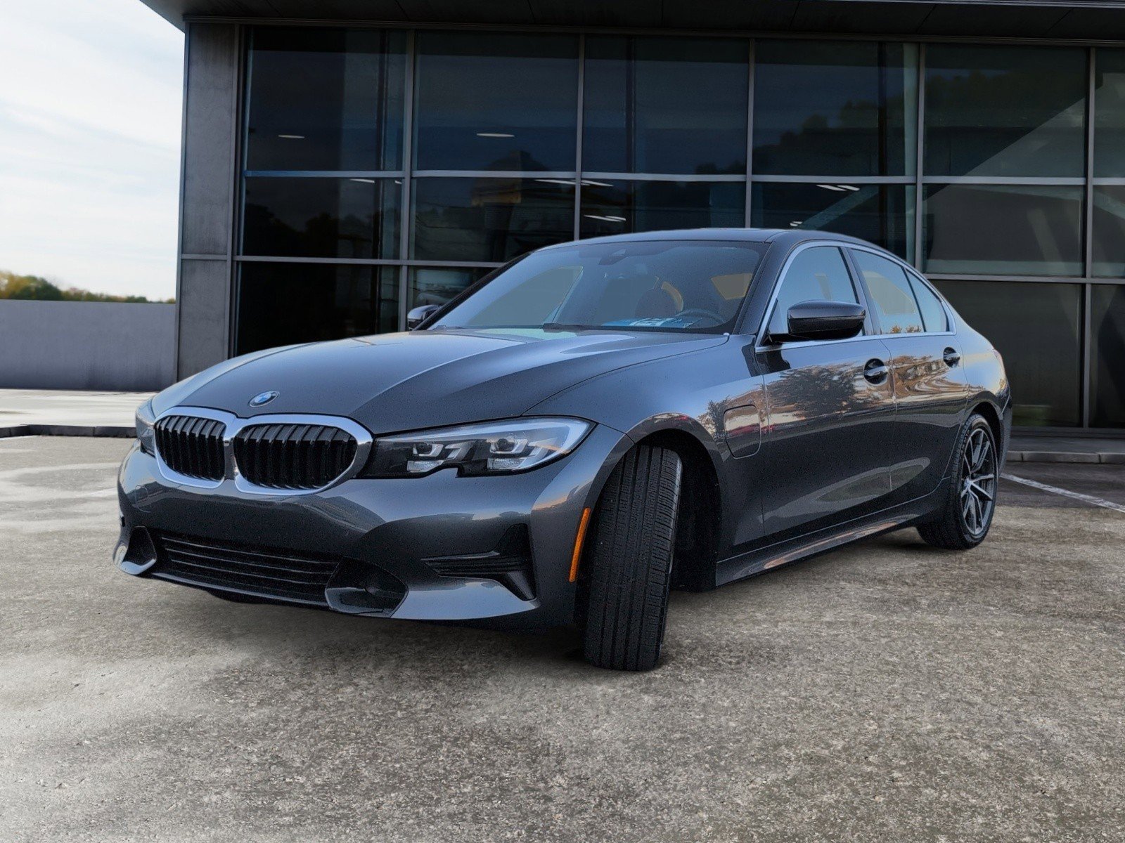Used 2021 BMW 330e image 11