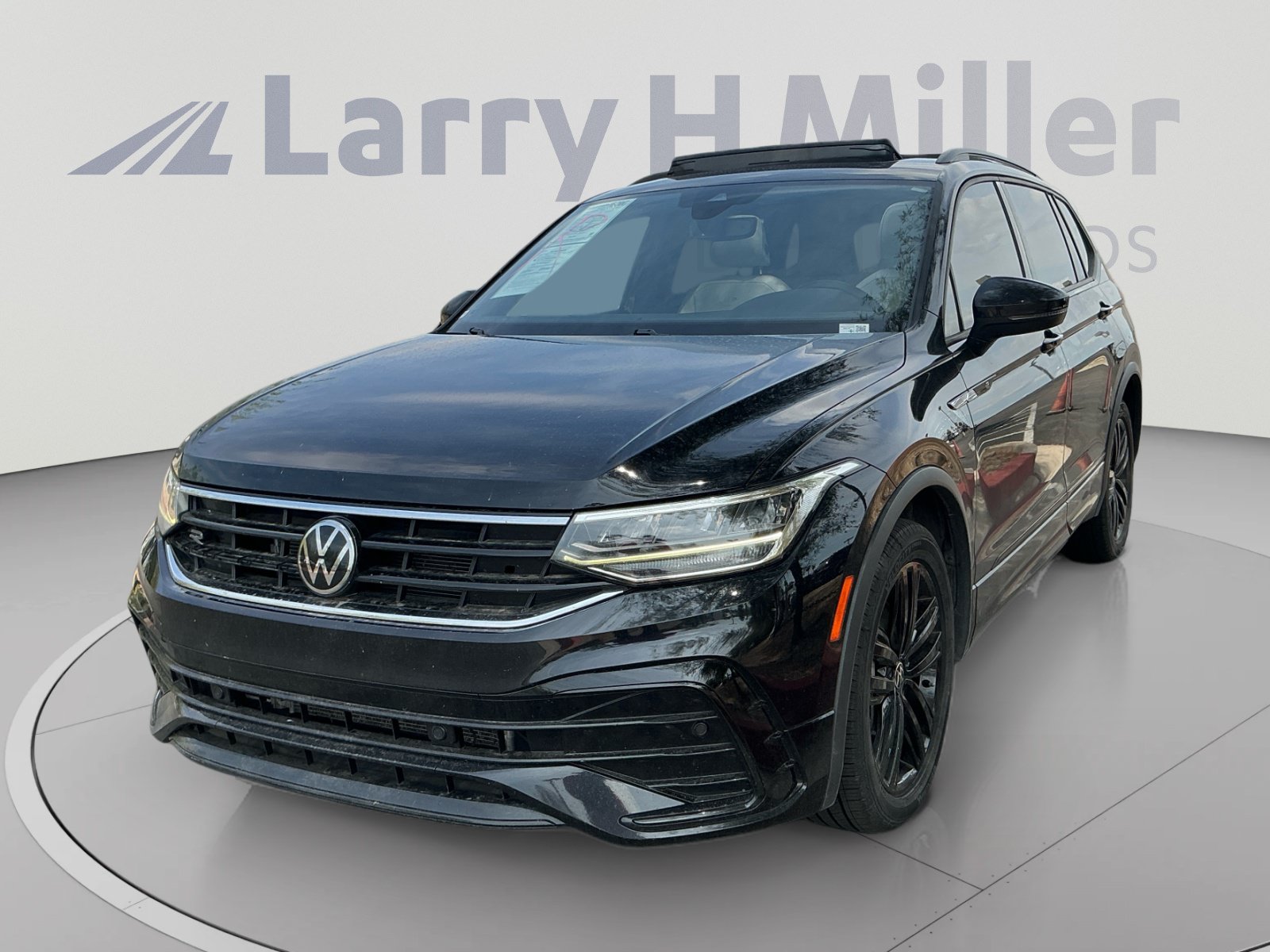Used 2022 Volkswagen Tiguan SE R-Line FWD image 1