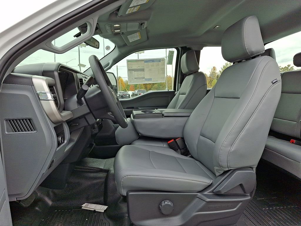 New 2026 Ford F250 XL w/ XL Chrome Package image 6