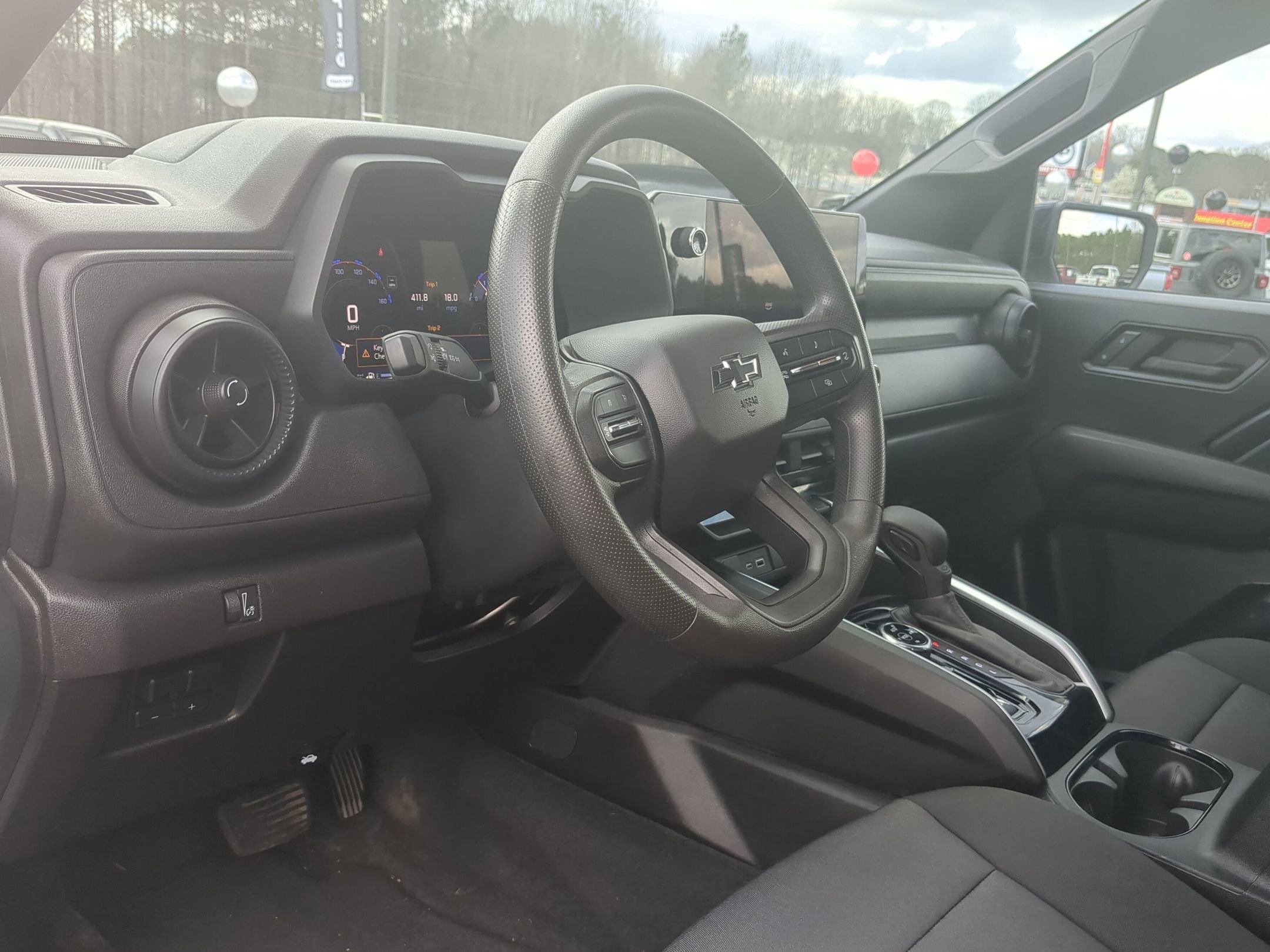 Used 2024 Chevrolet Colorado Trail Boss w/ Technology Package image 13