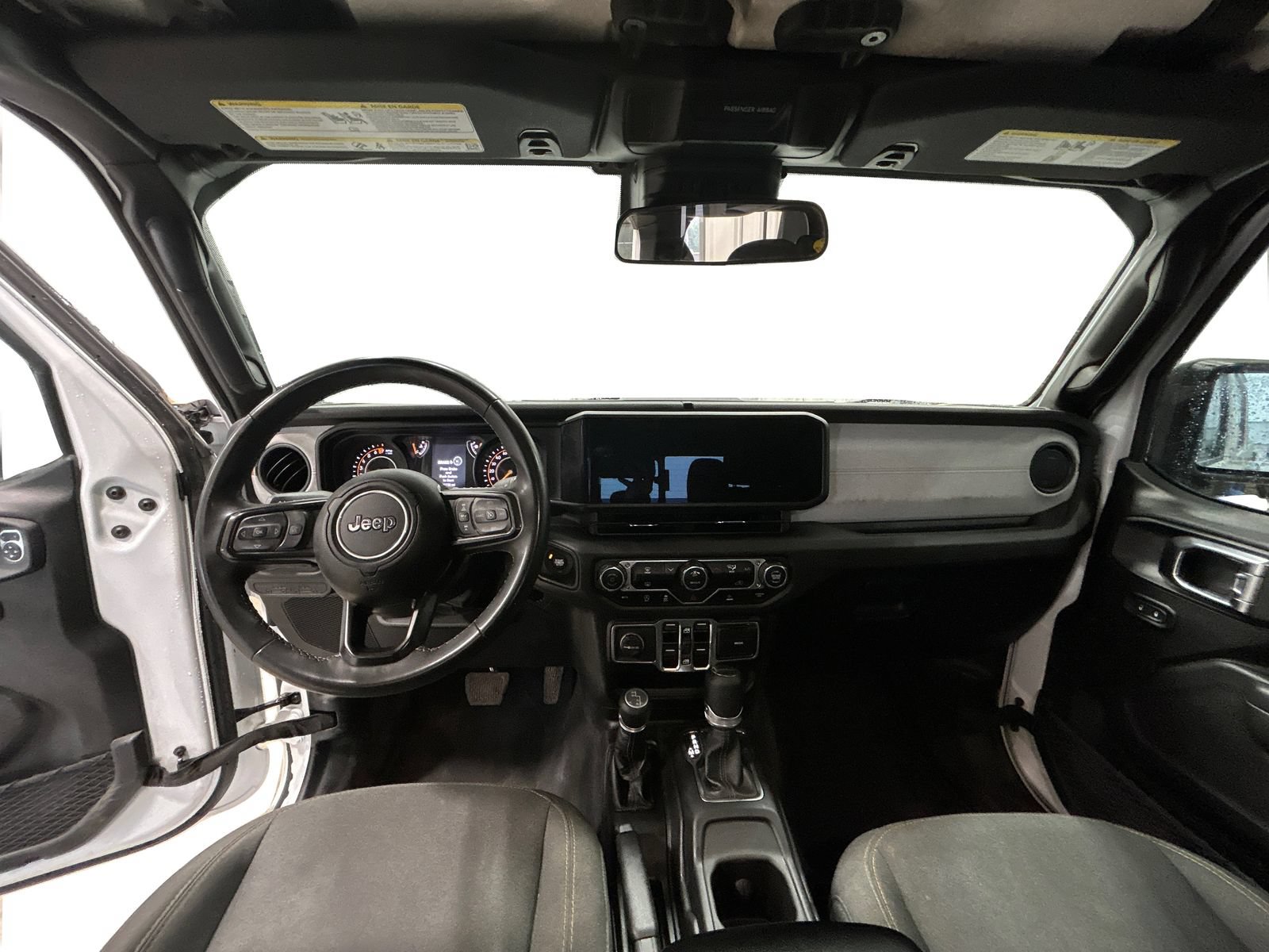 Used 2025 Jeep Gladiator Sport AWD/4WD image 19