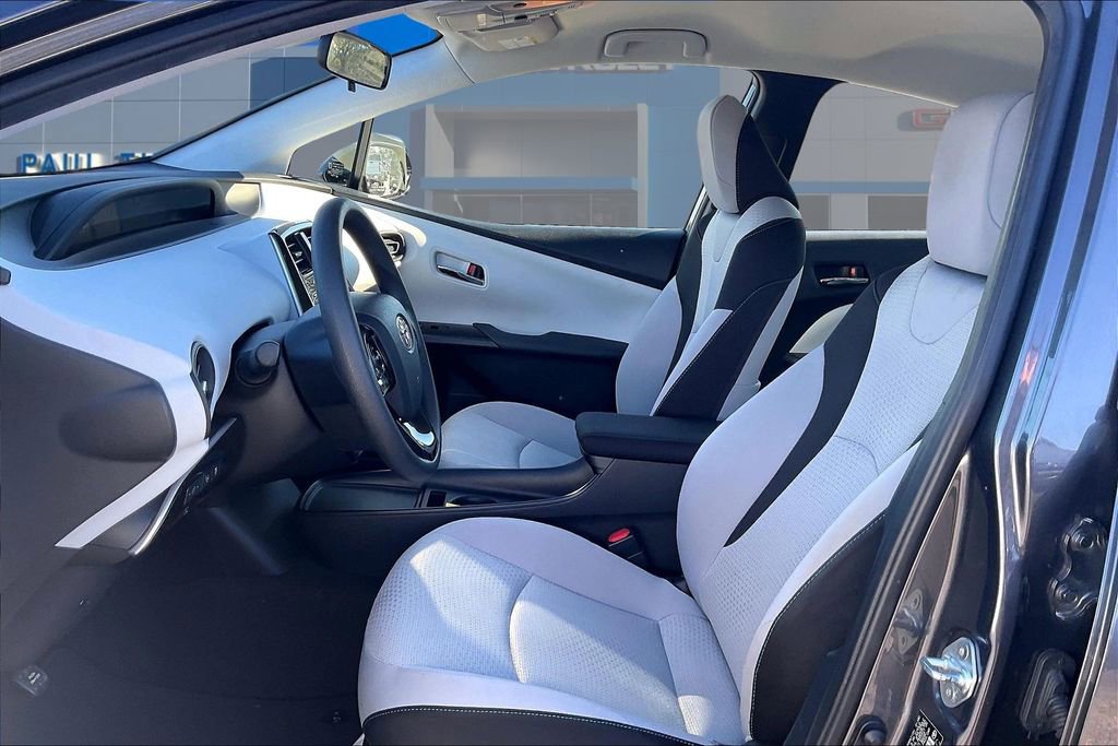 Used 2020 Toyota Prius LE image 21