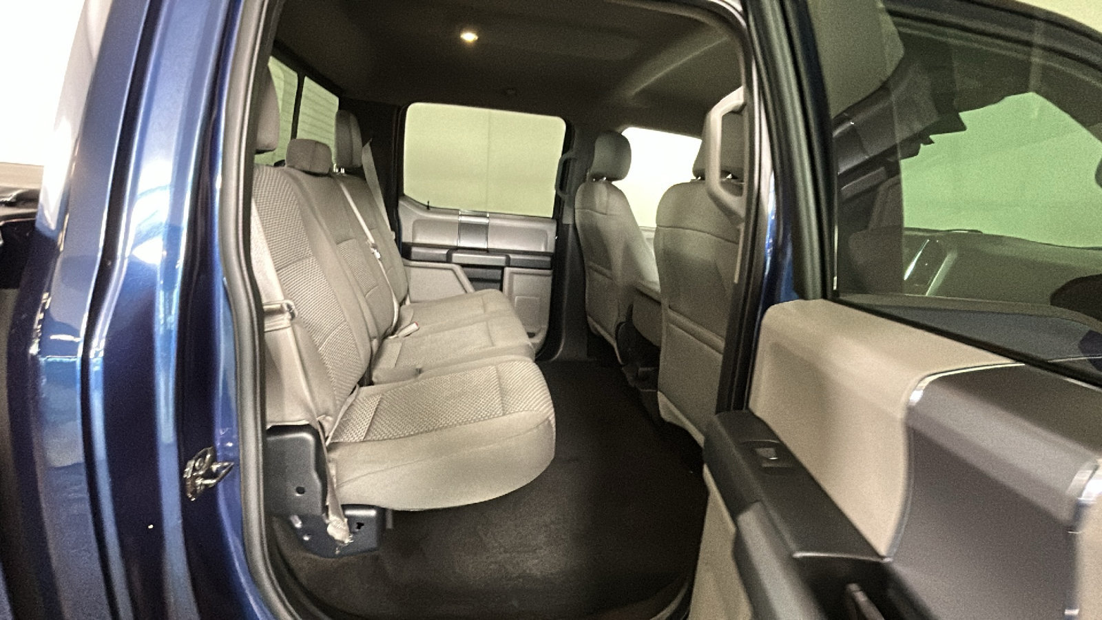 Used 2015 Ford F150 XLT w/ Equipment Group 302A Luxury AWD/4WD image 32