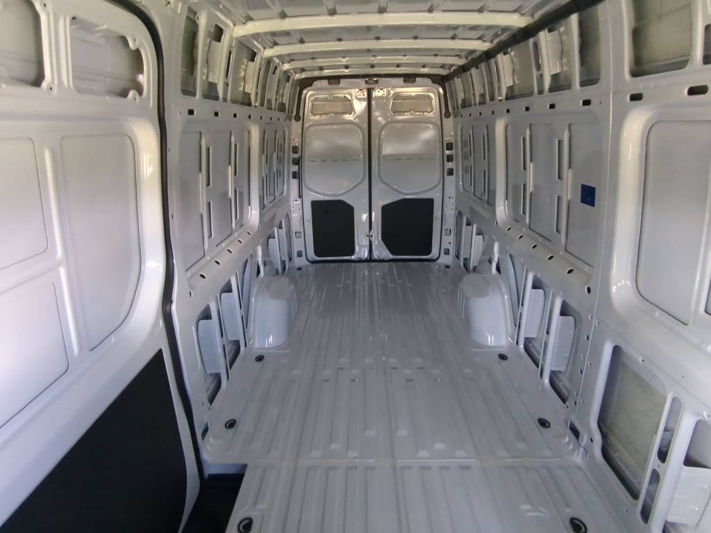Used 2025 Mercedes-Benz Sprinter 2500 image 5