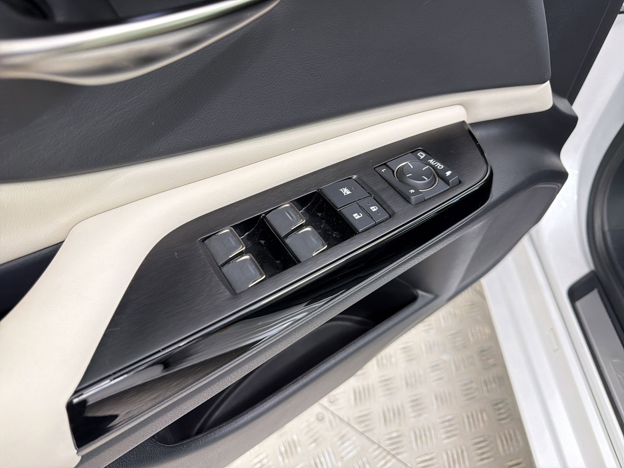 Certified 2024 Lexus ES 350 w/ Premium Package FWD image 13