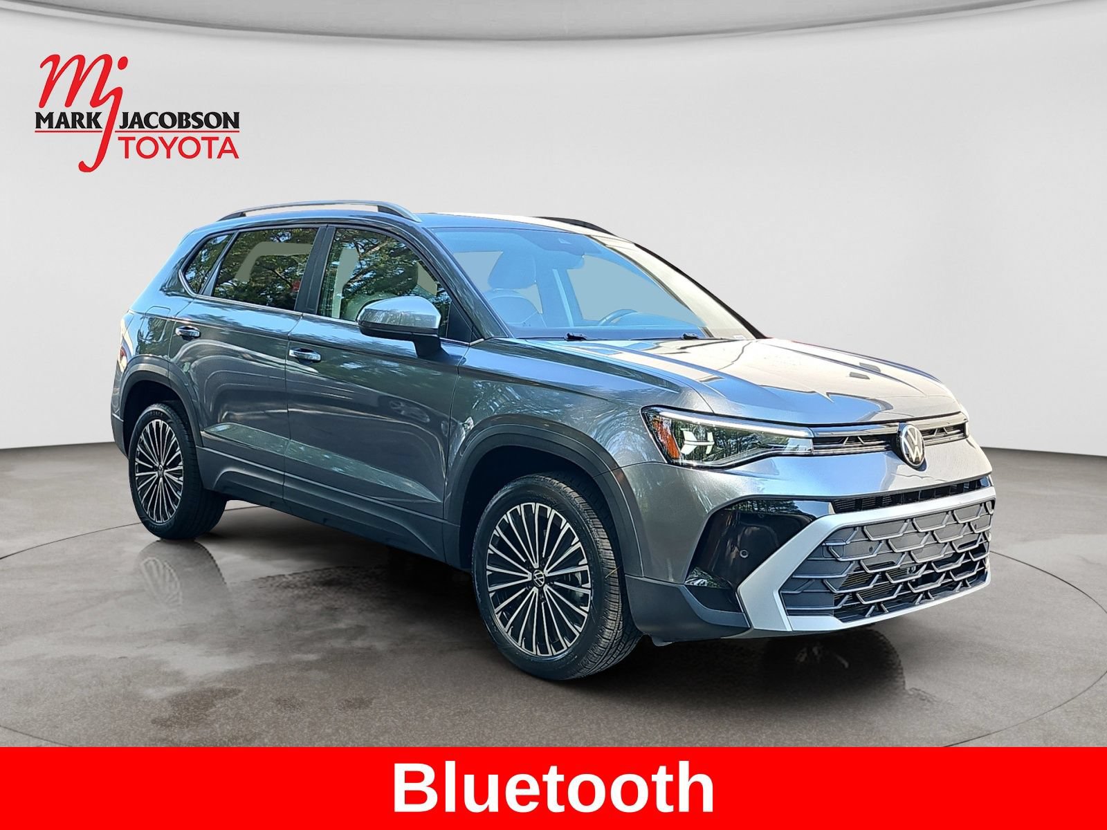 Used 2025 Volkswagen Taos SE FWD image 4
