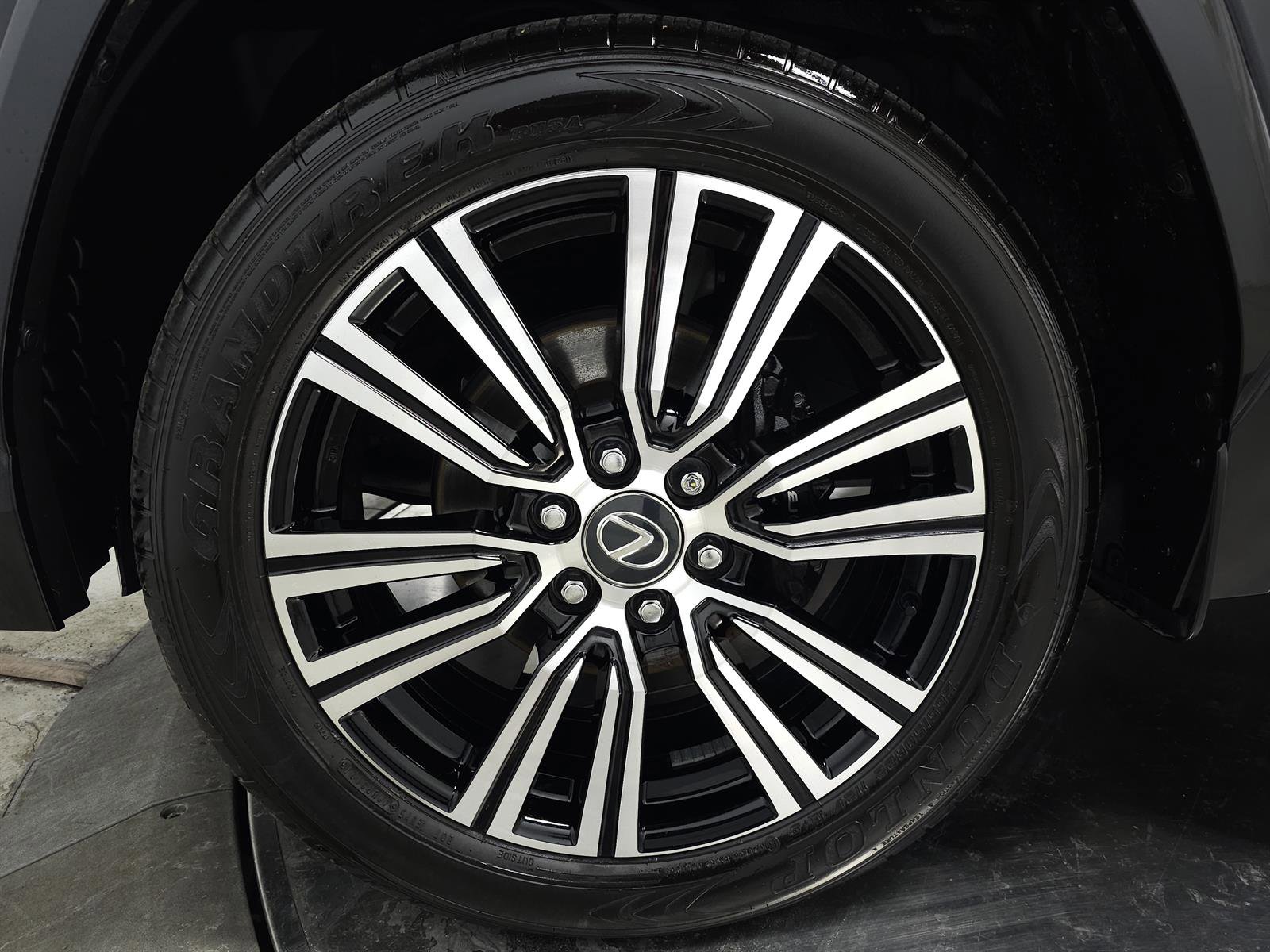 Certified 2024 Lexus LX 600 4WD w/ Appearance Package image 14