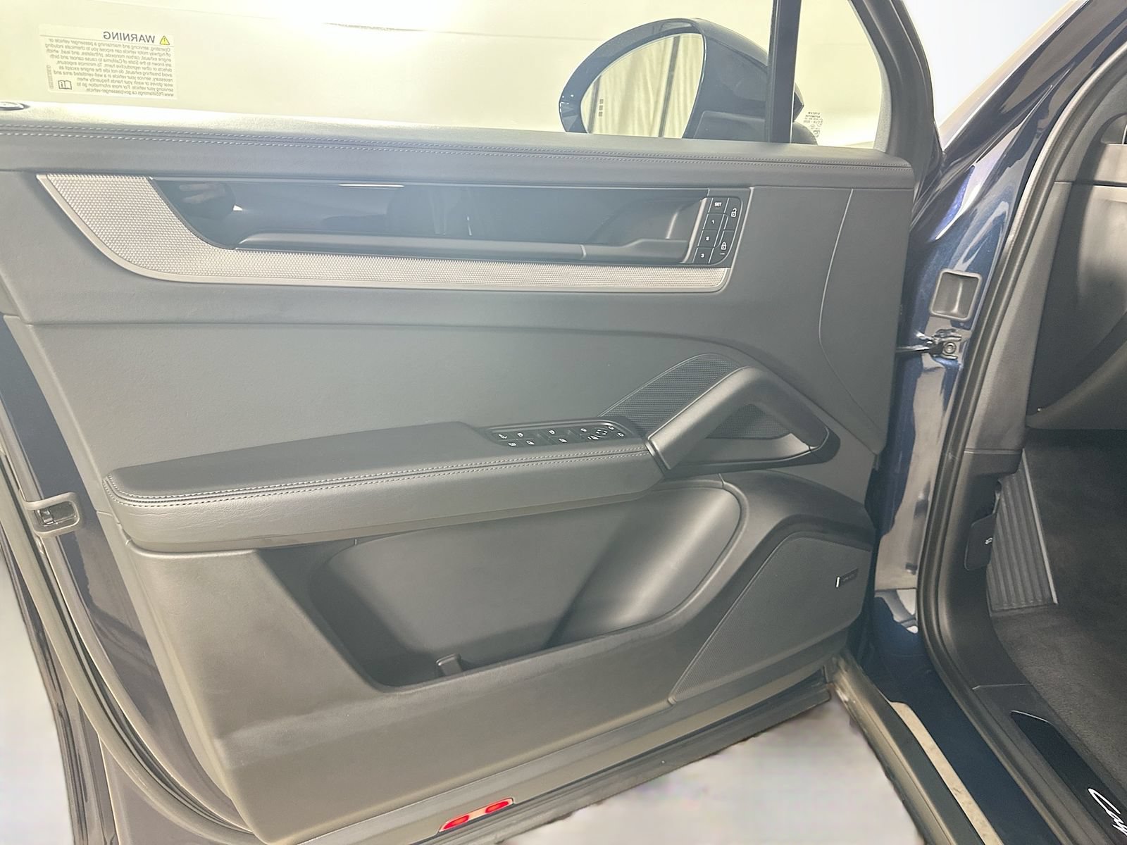 Used 2025 Porsche Cayenne E-Hybrid AWD/4WD image 17