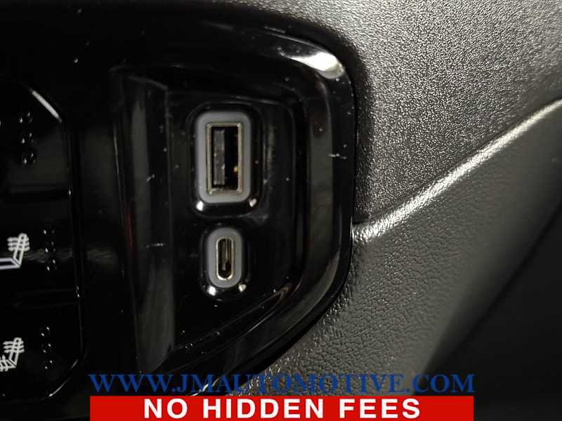 Used 2022 Chevrolet Silverado 1500 ZR2 image 36