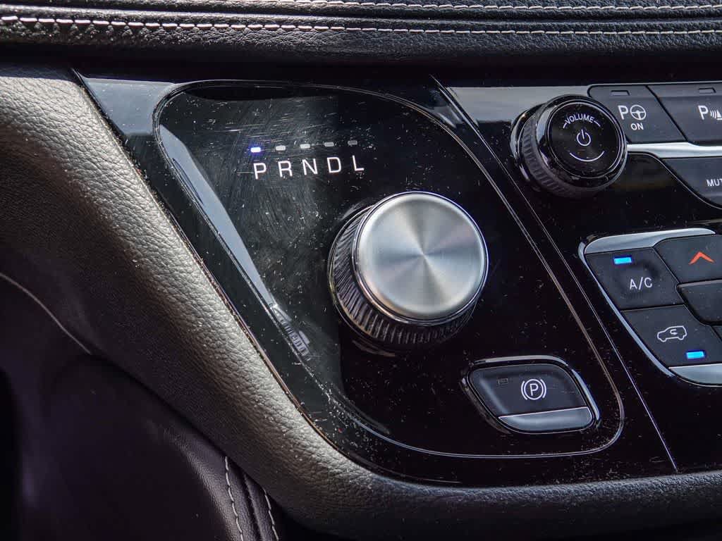 Used 2024 Chrysler Pacifica Premium FWD image 18