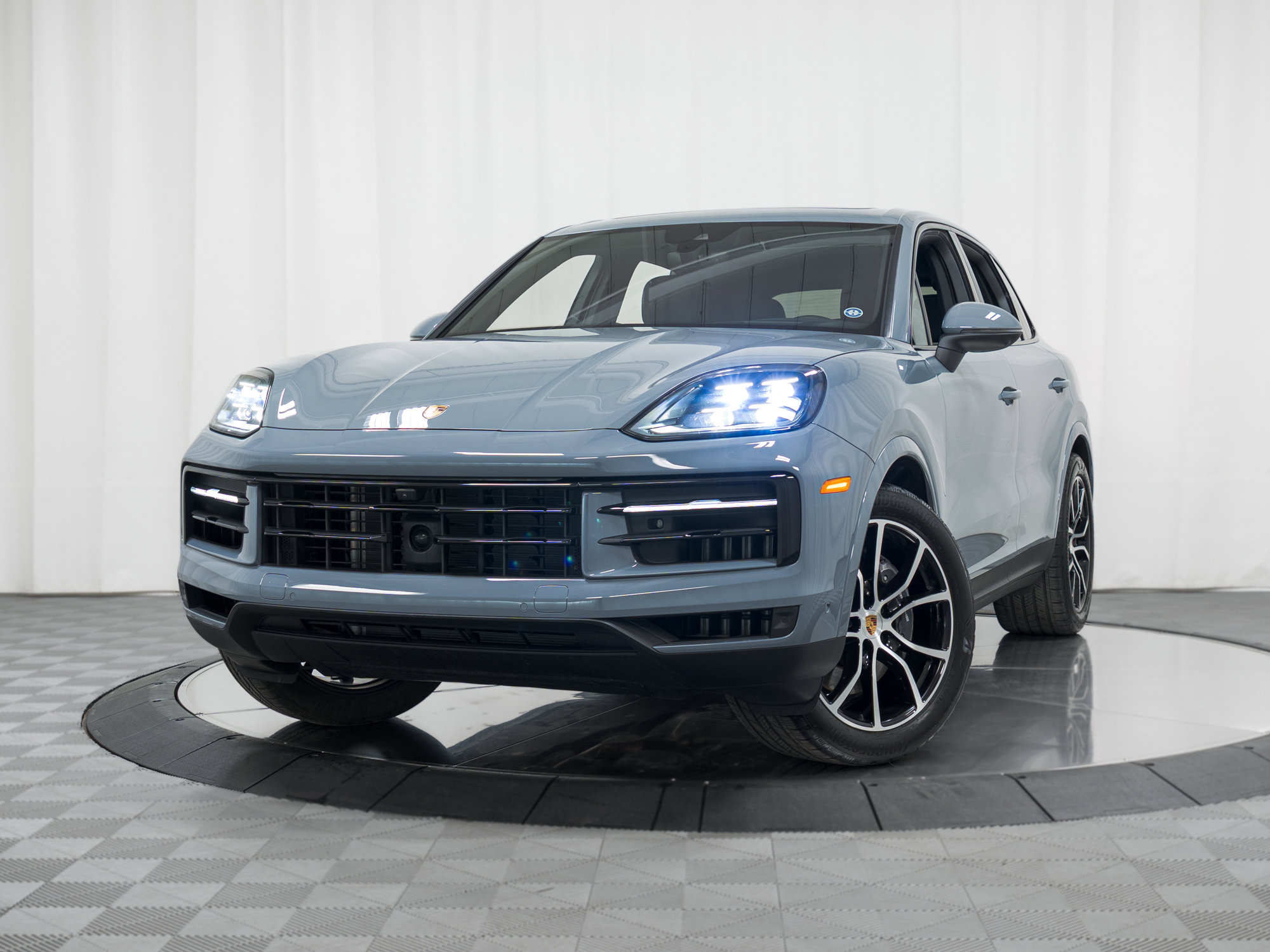 Certified 2025 Porsche Cayenne image 28