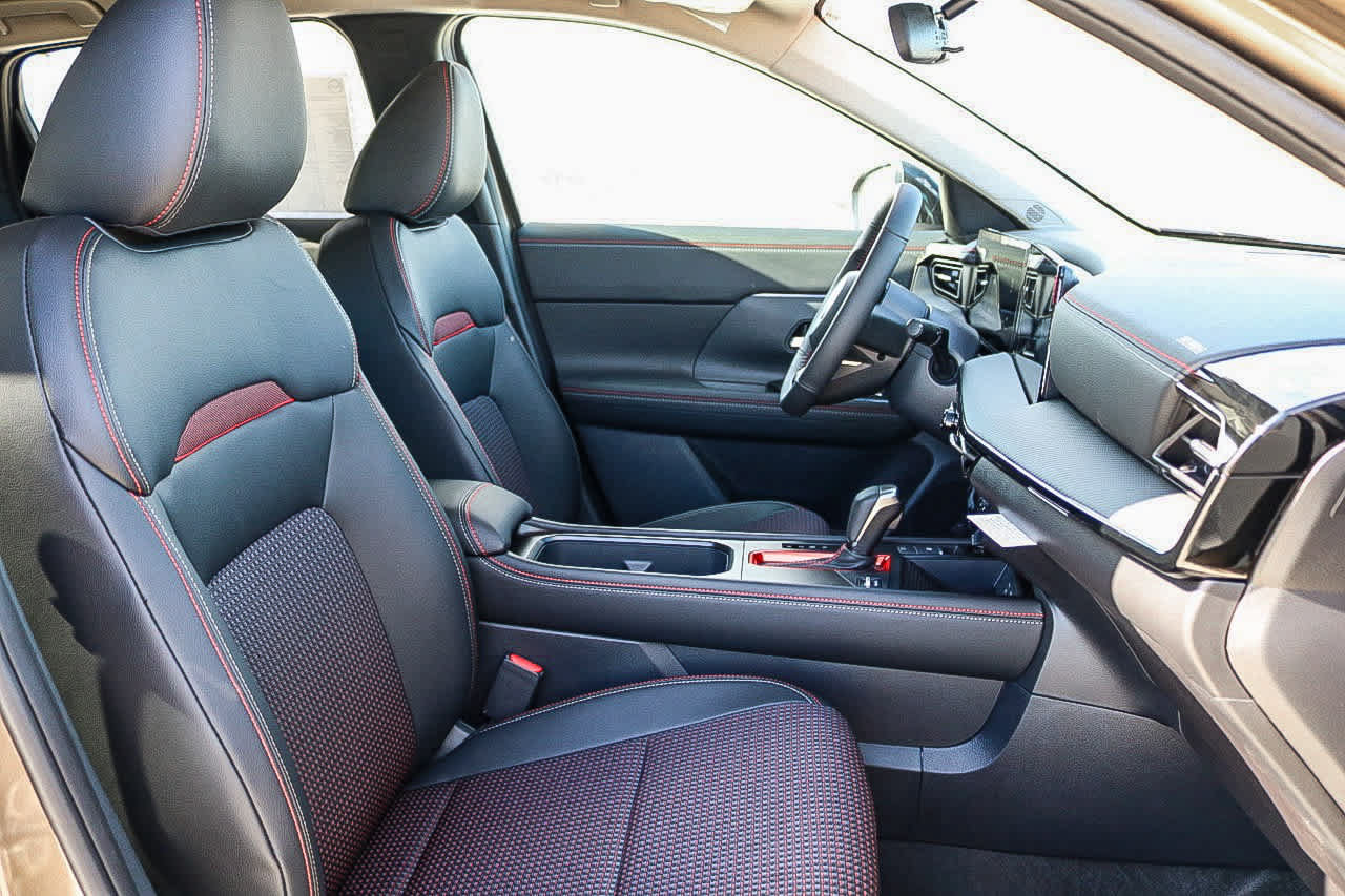 New 2026 Nissan Kicks SR FWD image 32