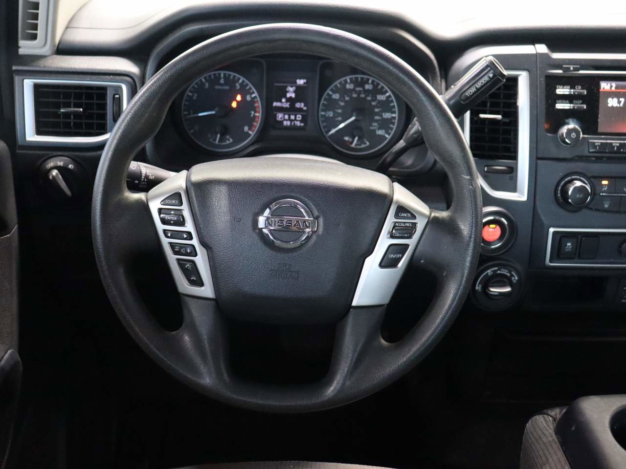 Used 2018 Nissan Titan S image 9