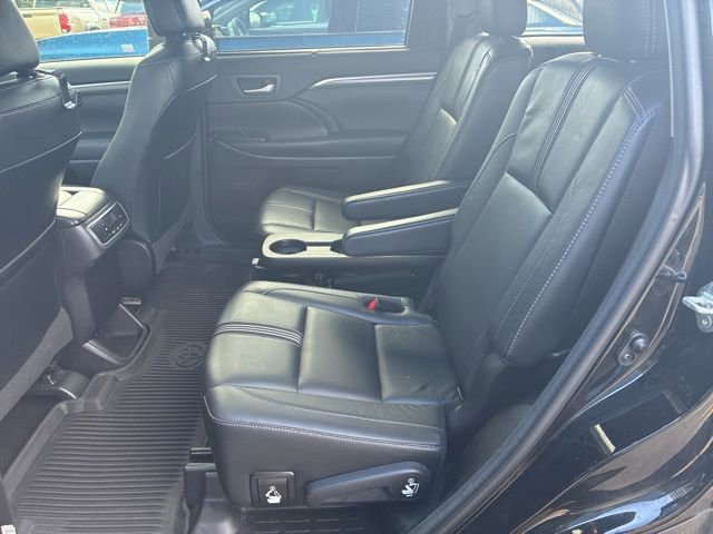 Used 2018 Toyota Highlander SE image 9