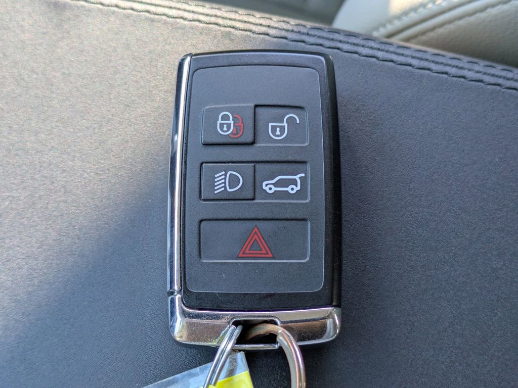 Used 2023 Land Rover Discovery Sport S image 34