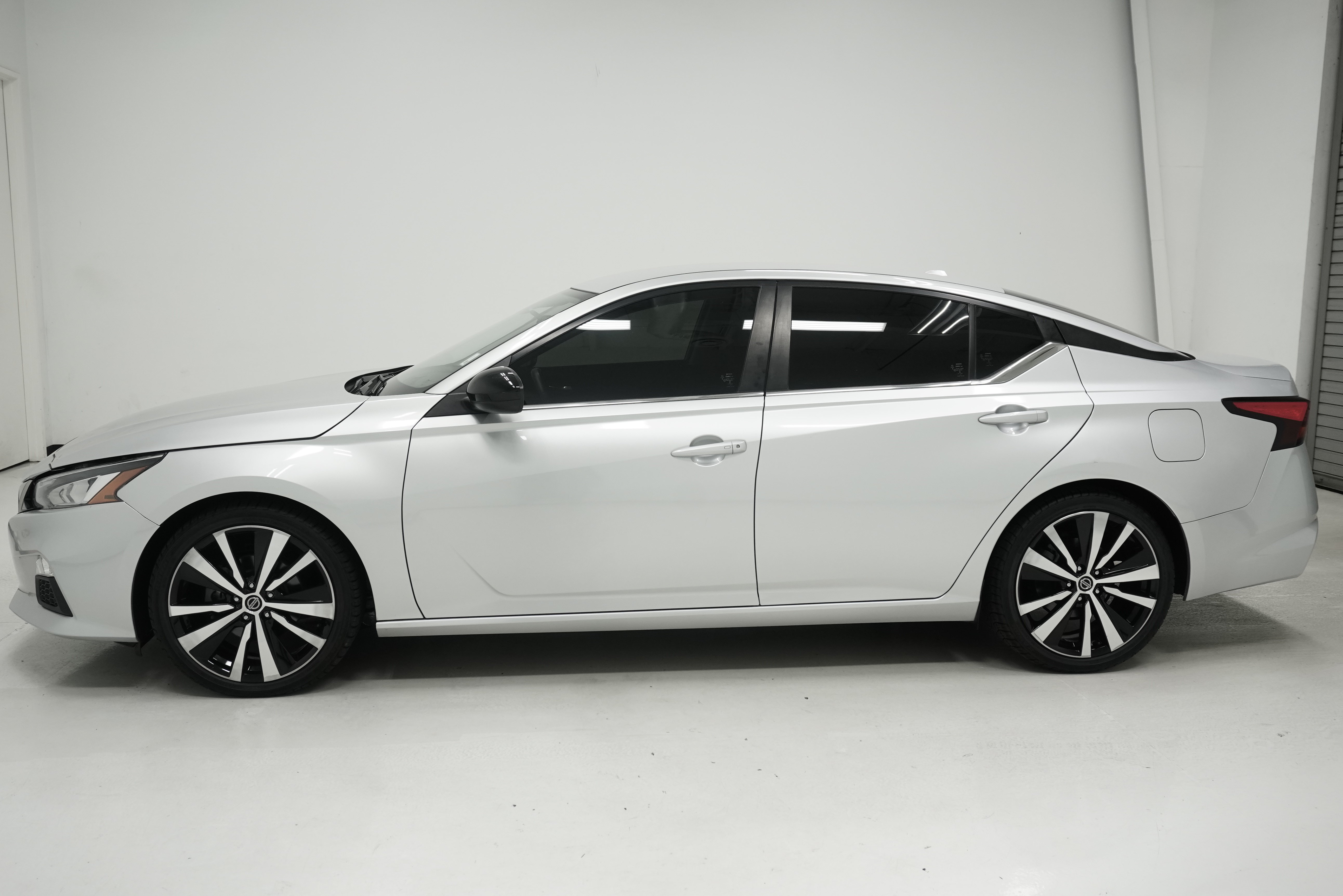 Used 2020 Nissan Altima 2.5 SR FWD image 7