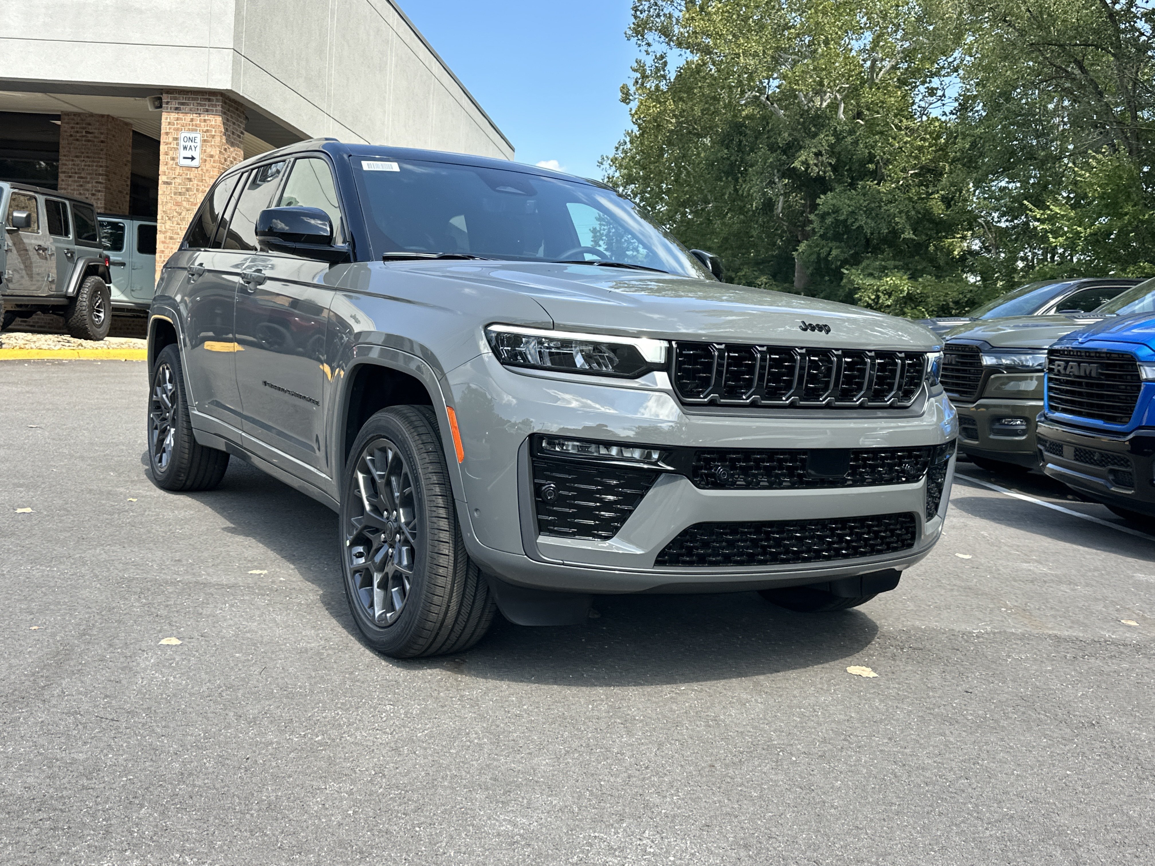 New 2027 Jeep Grand Cherokee Summit AWD/4WD image 22