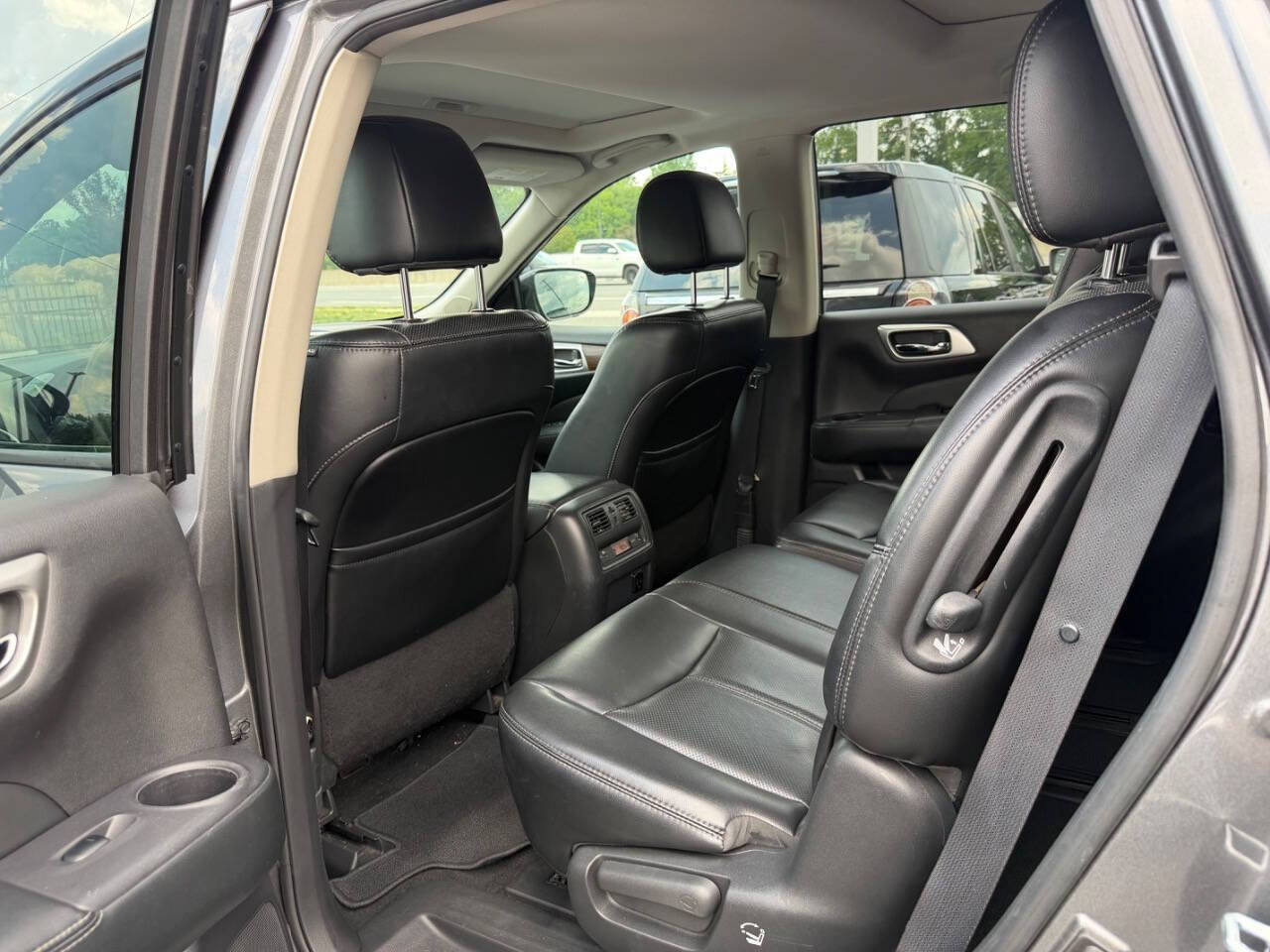 Used 2017 Nissan Pathfinder Platinum w/ Cargo Package AWD/4WD image 11