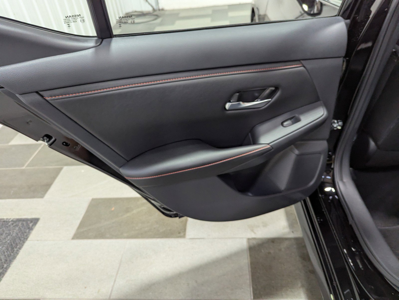 Used 2025 Nissan Sentra SR w/ SR Premium Package image 9