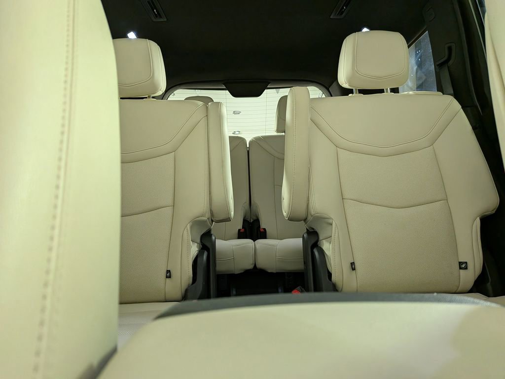 Used 2023 Cadillac XT6 Sport w/ Technology Package image 31