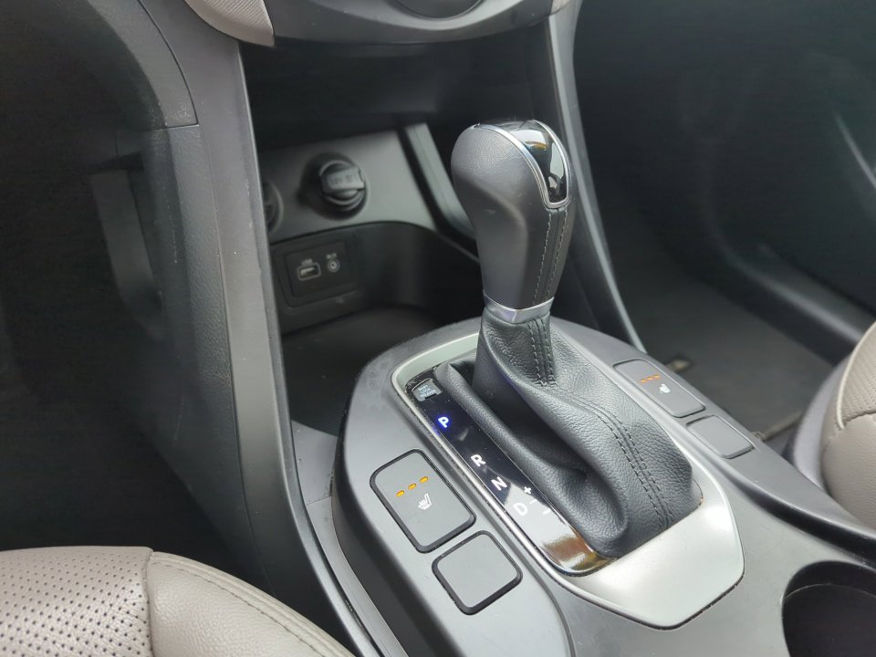 Used 2018 Hyundai Santa Fe Sport FWD image 25