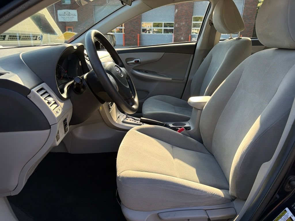 Used 2013 Toyota Corolla LE FWD image 12