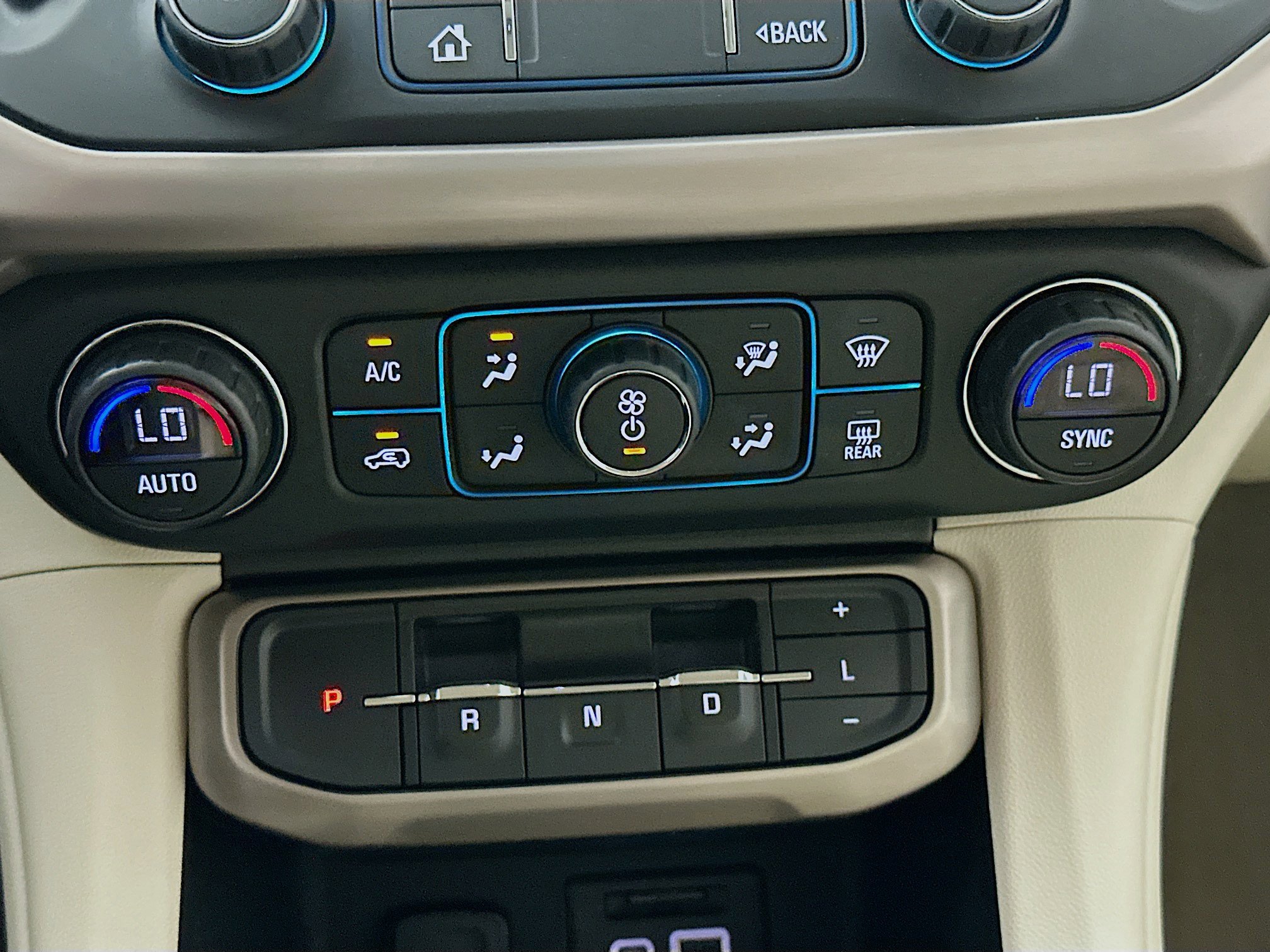 Used 2021 GMC Acadia Denali w/ Denali Technology Package FWD image 24
