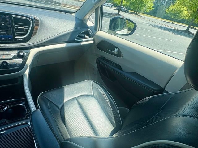 Used 2023 Chrysler Pacifica Limited FWD image 26