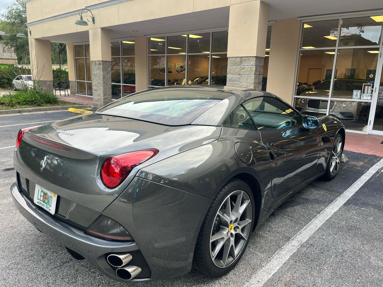 Used 2011 Ferrari California RWD image 18