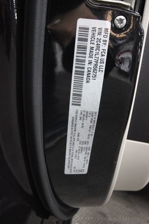 Used 2023 Chrysler Pacifica Touring-L image 31