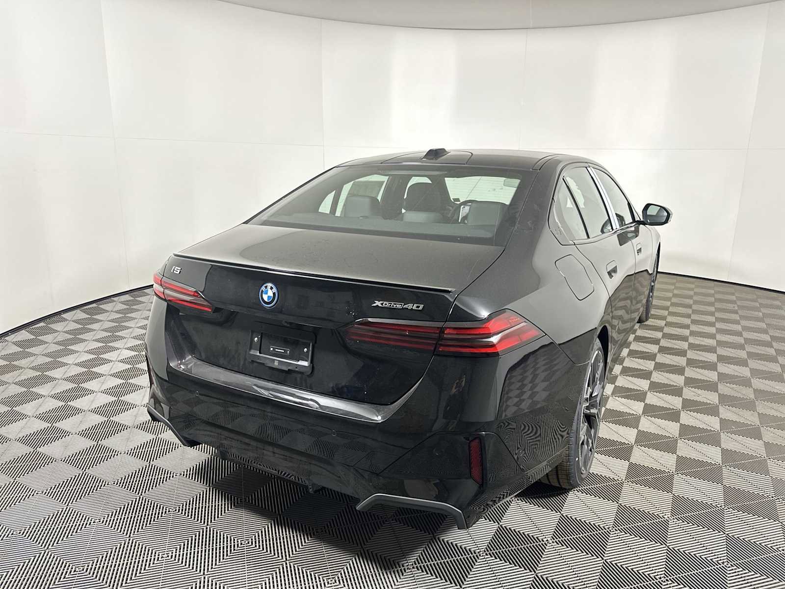 New 2026 BMW i5 eDrive40 w/ M Sport Package image 9