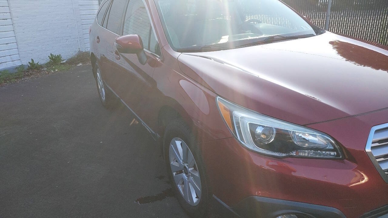 Used 2017 Subaru Outback 2.5i Premium AWD/4WD image 1