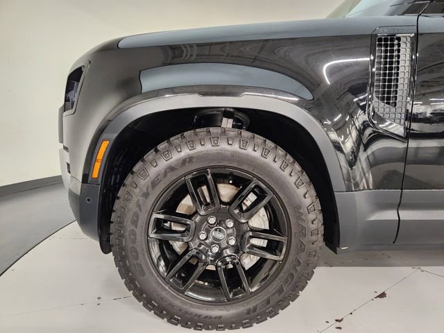 Used 2023 Land Rover Defender 130 SE image 11