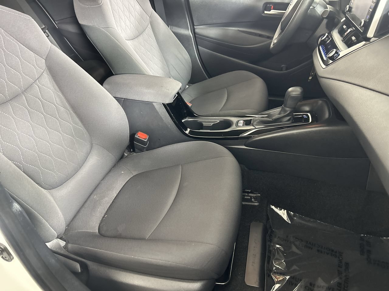 Used 2021 Toyota Corolla LE w/ Carpet Mat Package (TMS) FWD image 26