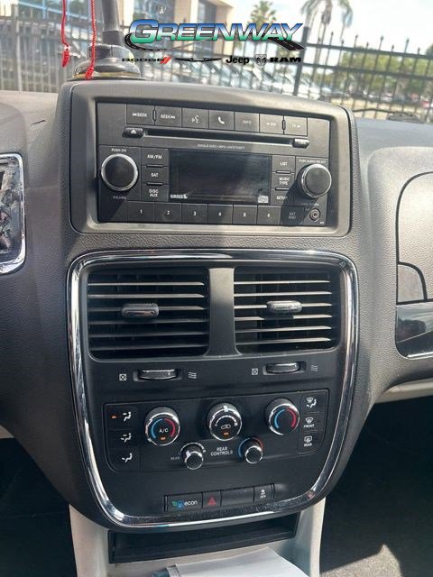 Used 2015 Dodge Grand Caravan SXT FWD image 14