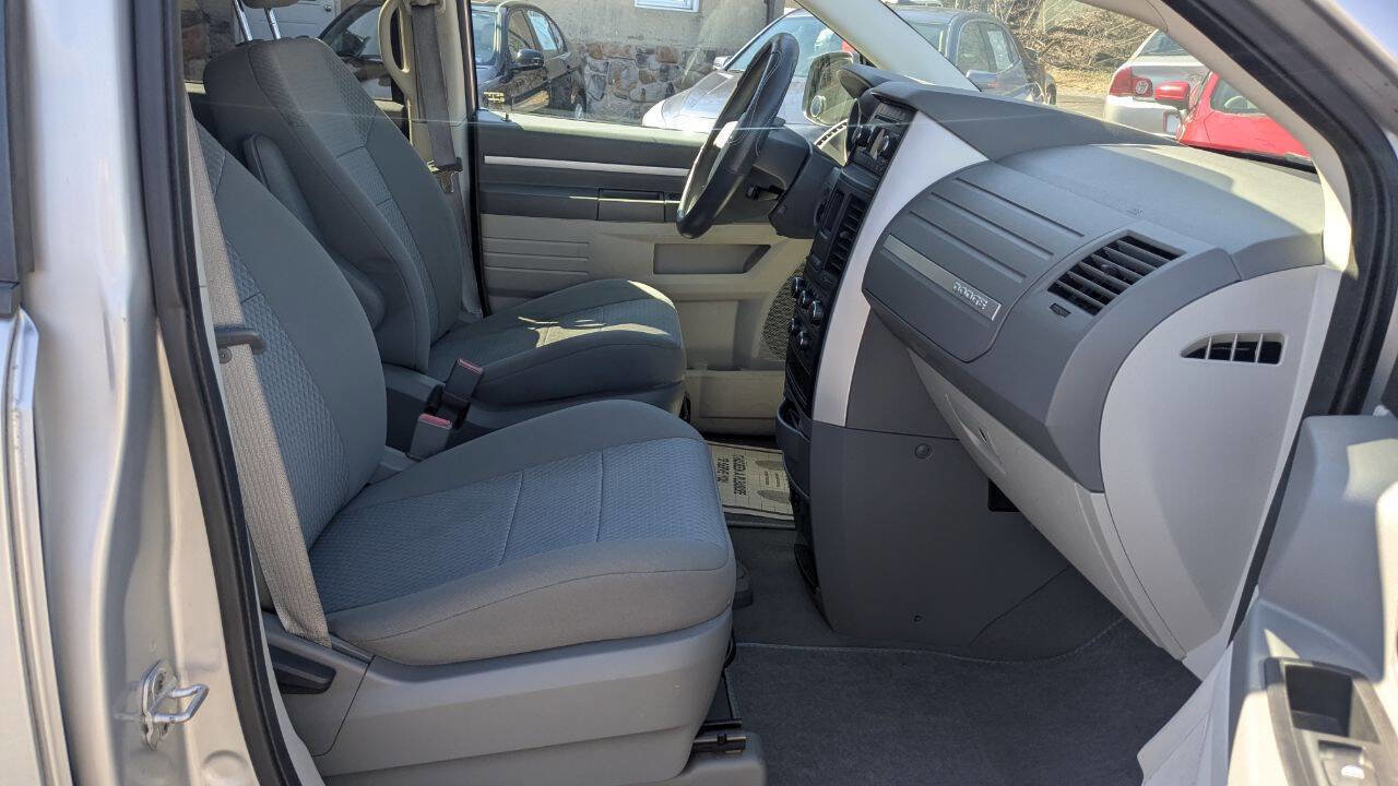 Used 2010 Dodge Grand Caravan SE w/ Climate Group FWD image 19