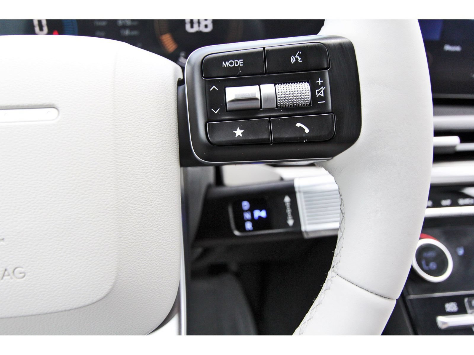 Used 2025 Hyundai Santa Fe SEL AWD/4WD image 16