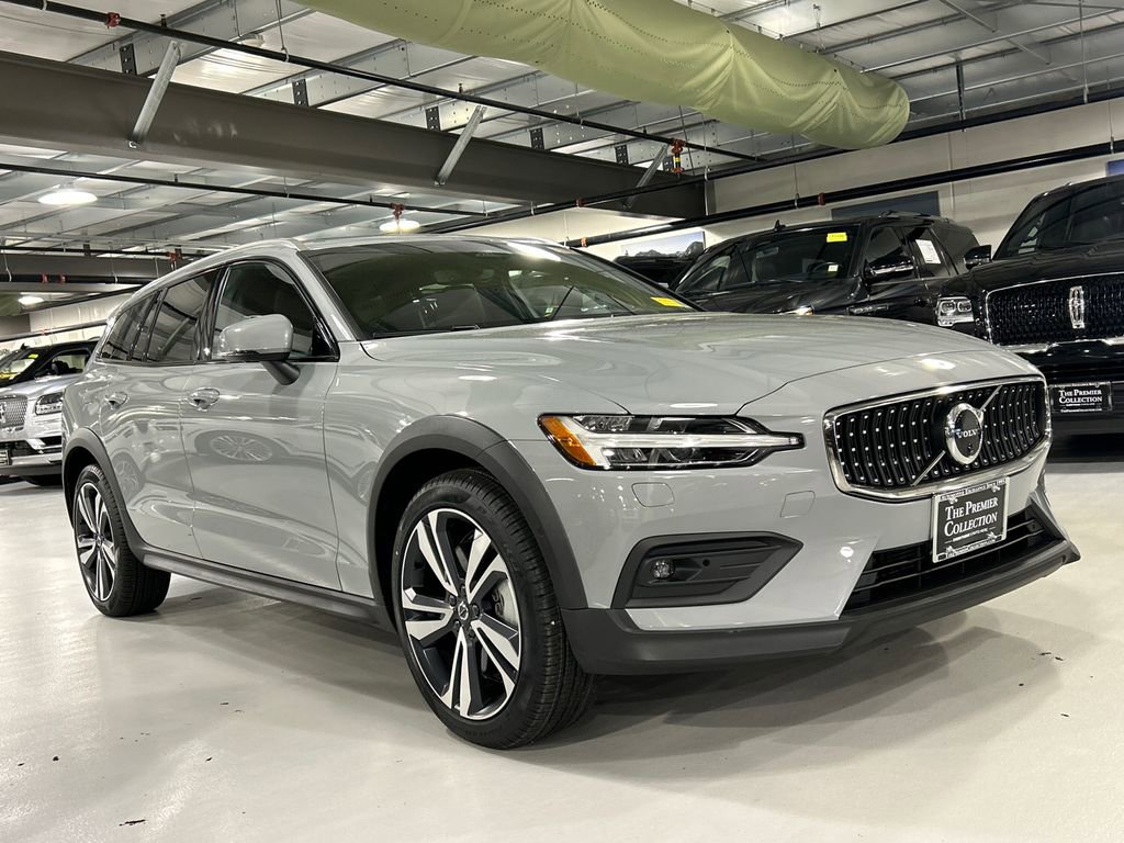 Used 2026 Volvo V60 B5 Cross Country Plus w/ Protection Package Premier AWD/4WD image 1