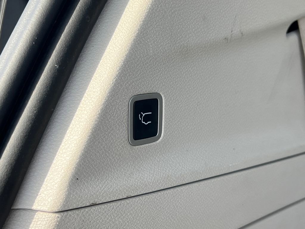 Used 2023 Chrysler Voyager LX image 16
