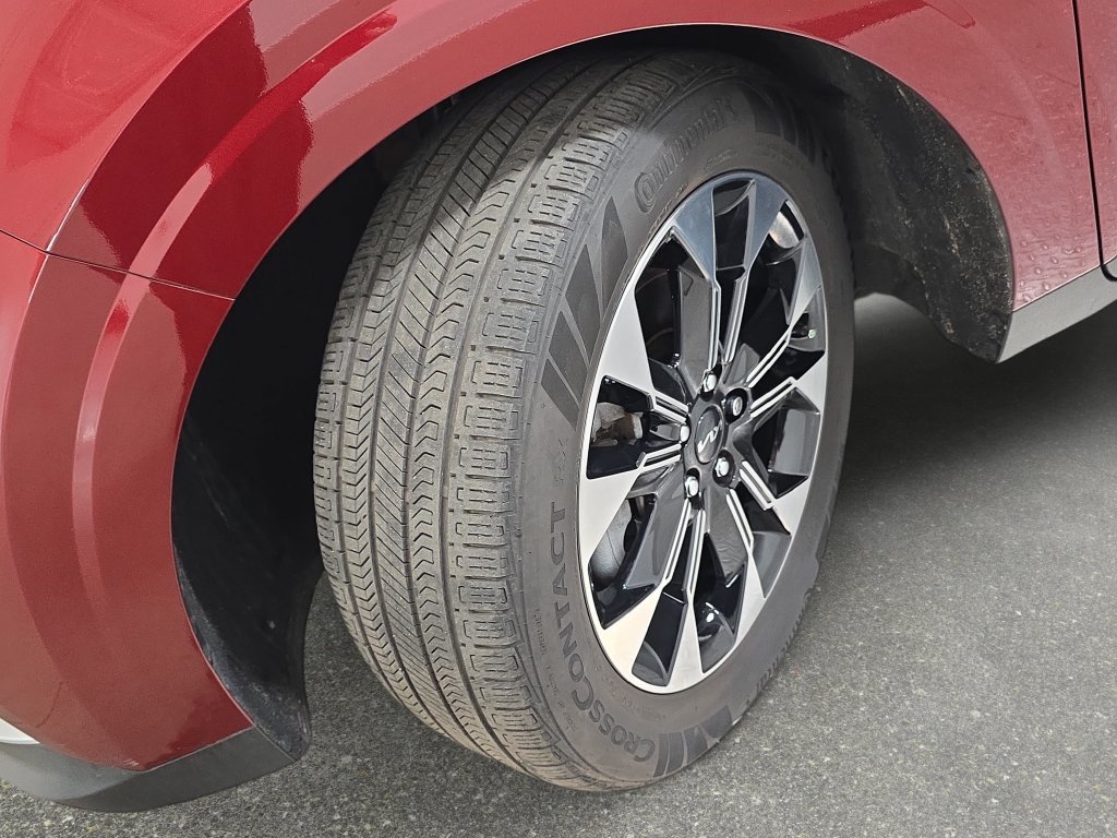 Used 2024 Kia Carnival EX FWD image 30