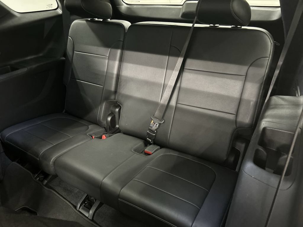 Used 2022 Chevrolet Traverse LT w/ LT Premium Package AWD/4WD image 21